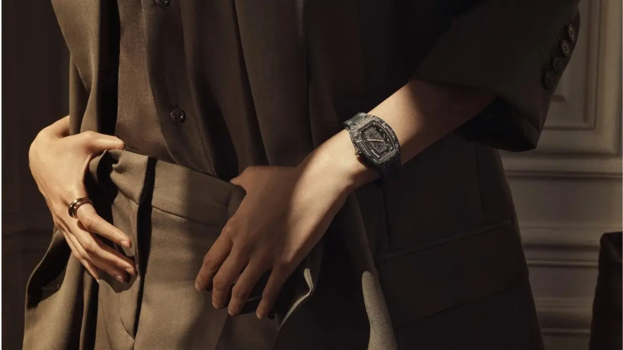 Hinh anh 1: Dong ho Richard Mille RM 07-01 ket hop kim cuong va thiet ke co khi