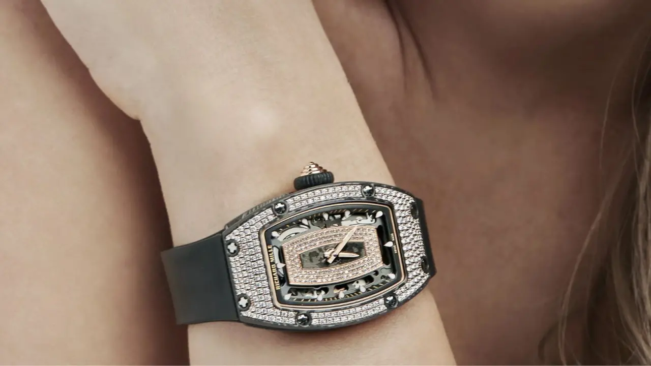 Hinh anh 3: Dong ho Richard Mille RM 07-01 ket hop kim cuong va thiet ke co khi