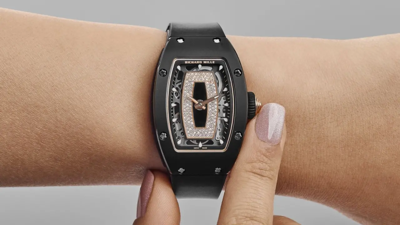 Hinh anh 6: Dong ho Richard Mille RM 07-01 ket hop kim cuong va thiet ke co khi