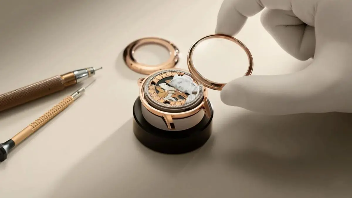 Dong ho Vacheron Constantin Metiers d’Art voi hinh tuong Lamassu Assyria