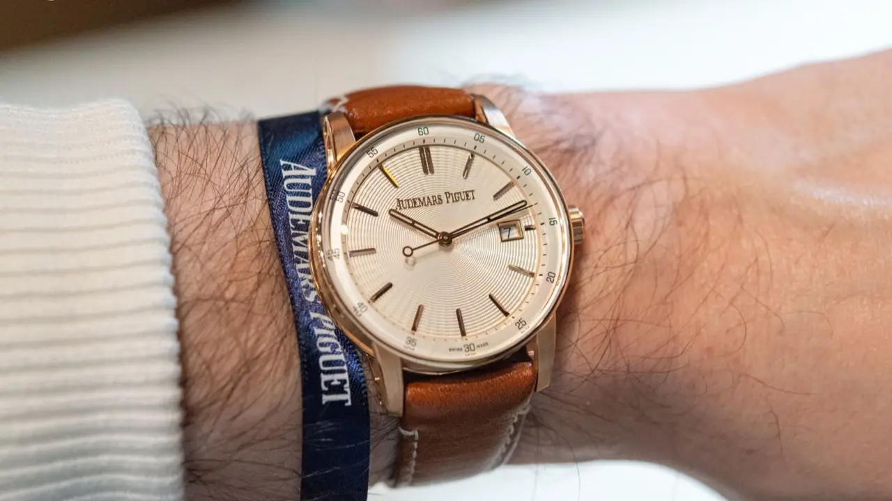 Hinh anh 5: Dong ho Audemars Piguet Code 11.59 38mm vang hong voi mat so den