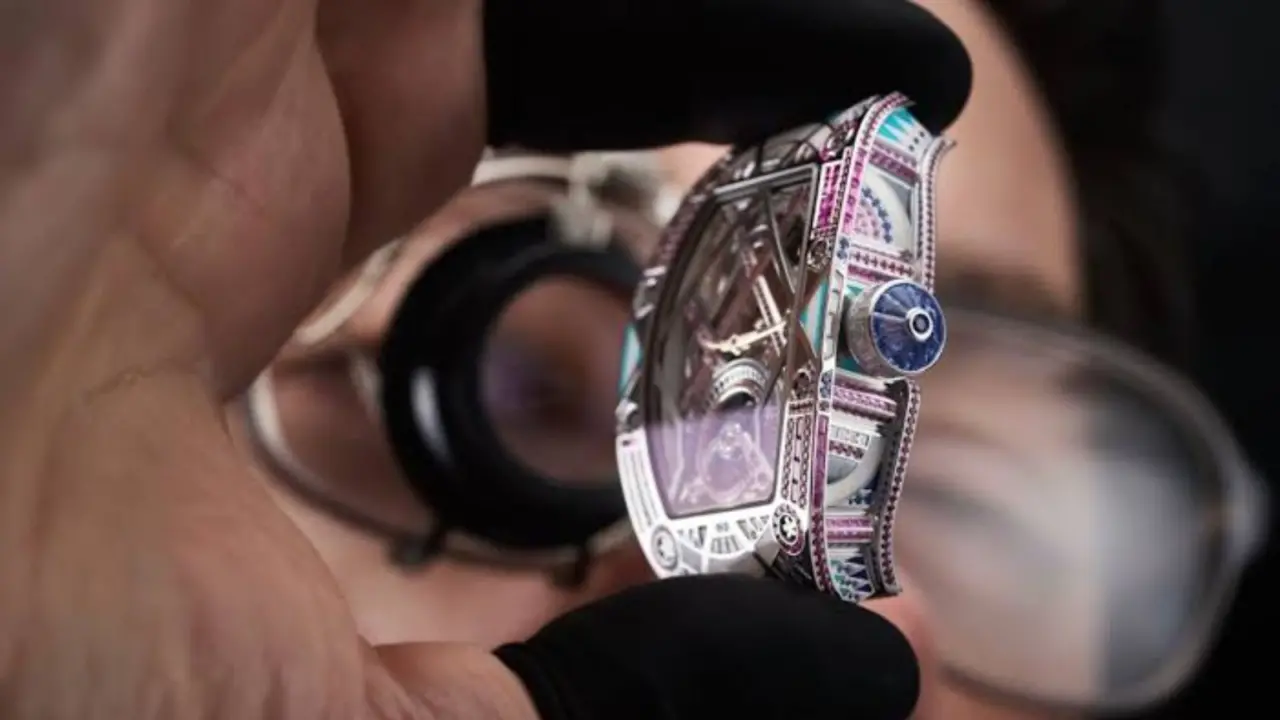 Hinh anh 2: Dong ho Richard Mille RM HJ-02 voi da quy va bo may tourbillon