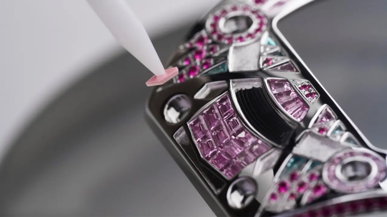 Hinh anh 8: Dong ho Richard Mille RM HJ-02 voi da quy va bo may tourbillon