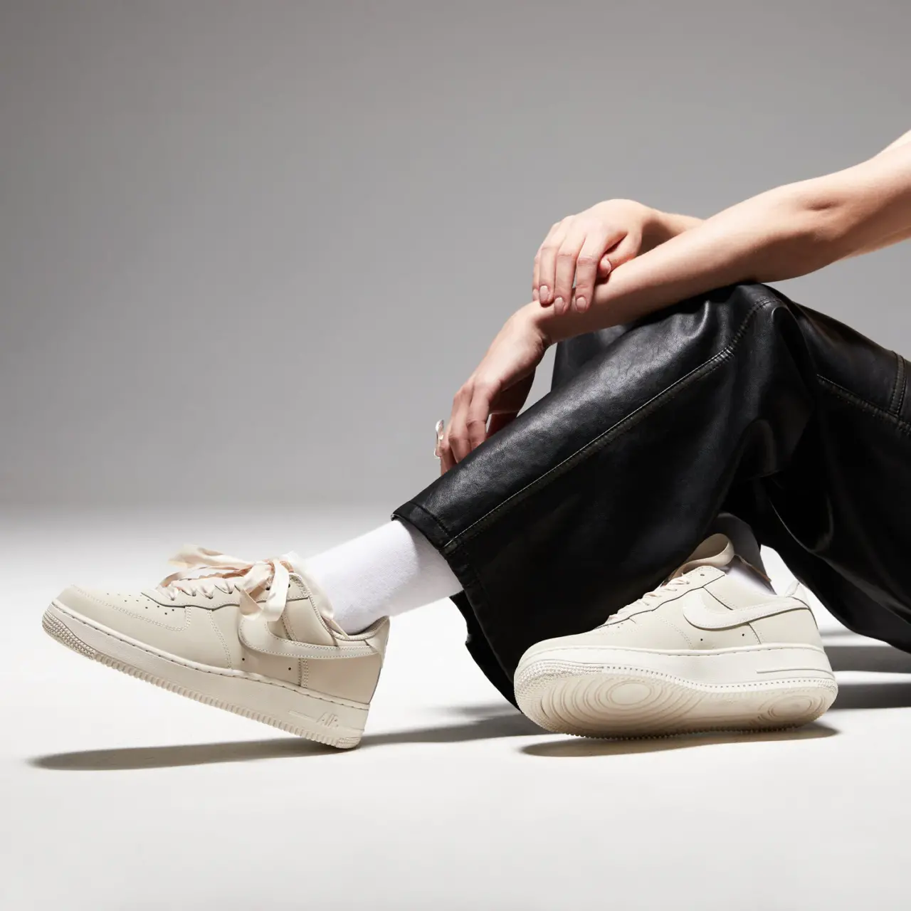 Alternative view of Giày Nike Air Force 1 Retro Premium 'Ribbon Lace' IR0871-100
