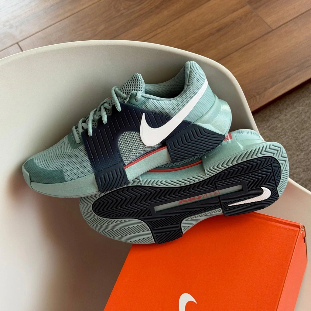 So sánh chi tiết Asics GEL-Resolution X vs Nike Zoom GP Challenge 1.5