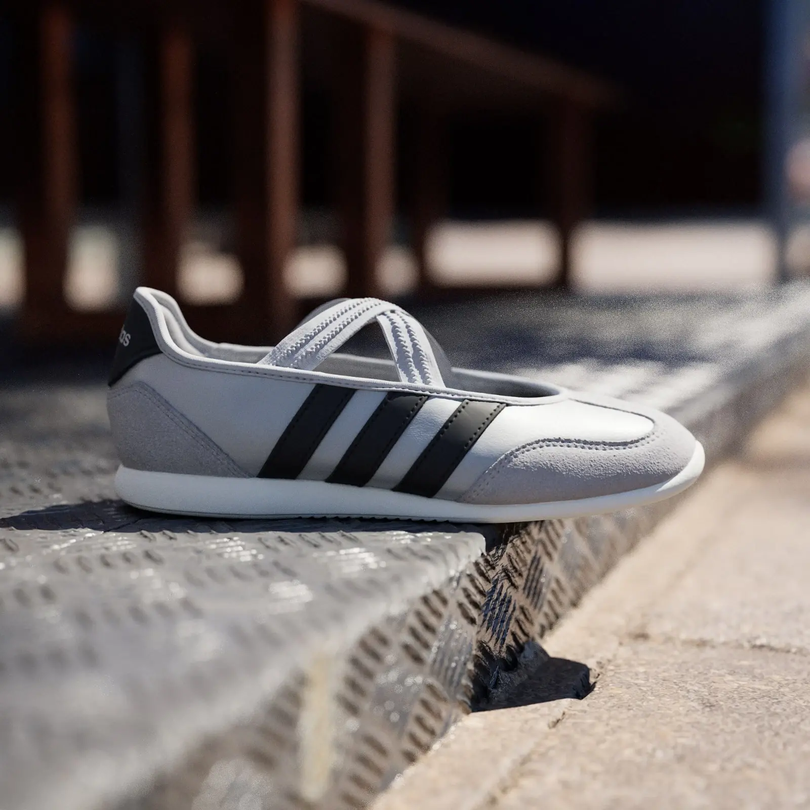 Alternative view of Giày Adidas Barreda Mary Jane 'Silver Metallic' HP3520