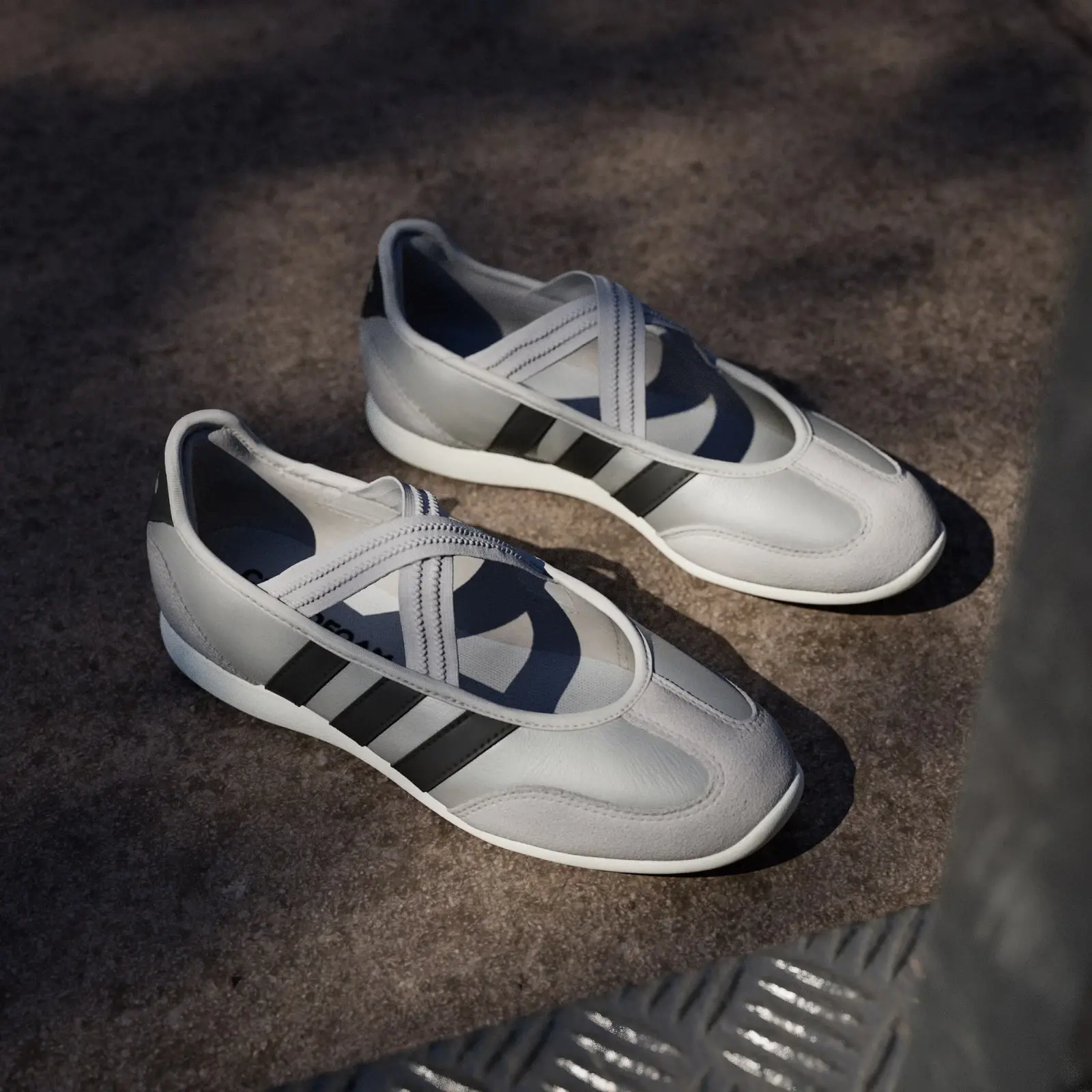 Giày Adidas Barreda Mary Jane 'Silver Metallic' HP3520 - Ảnh 4