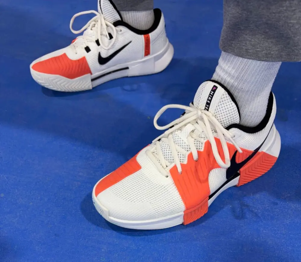 So sánh chi tiết Asics GEL-Resolution X vs Nike Zoom GP Challenge 1.5