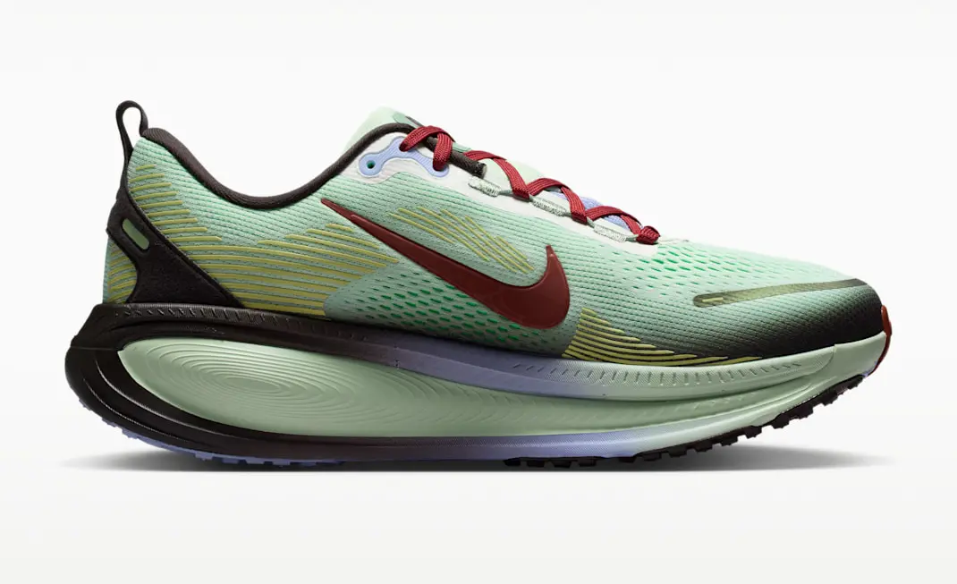 Alternative view of Giày Nike Vomero 18 SE 'Frosted Spruce' IW1250-398