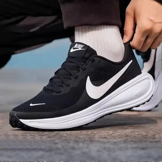 Alternative view of Giày Nike Revolution 8 'Black White' HJ9198-003