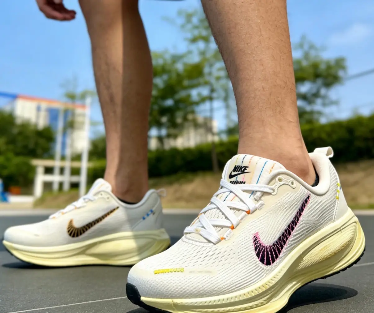 Alternative view of Giày Nike Air Zoom Vomero 18 'Ivory White' IQ1155-101