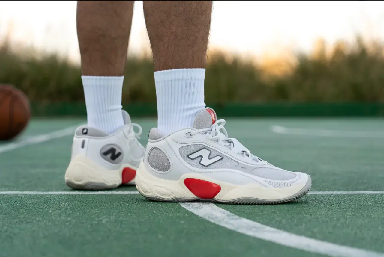 Hinh anh 1: Giay bong ro New Balance Fresh Foam BB v3 voi cong nghe Fresh Foam X