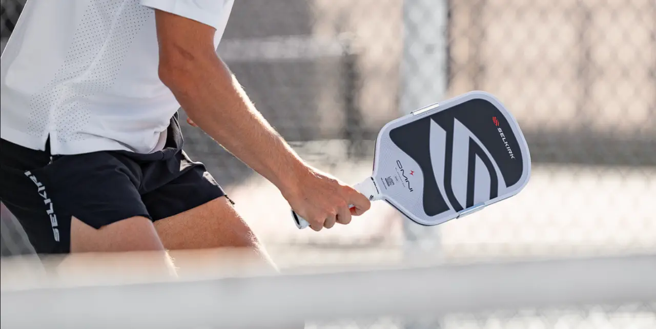 Hinh anh 1: Vot pickleball Selkirk Omni voi he thong ta MOI va loi bot ReactCore